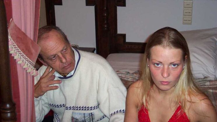 [Oldje] - Blonde Maid Services - Zafira - Dickie