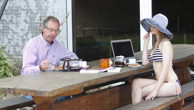 [Oldje] - Close Up with Beata