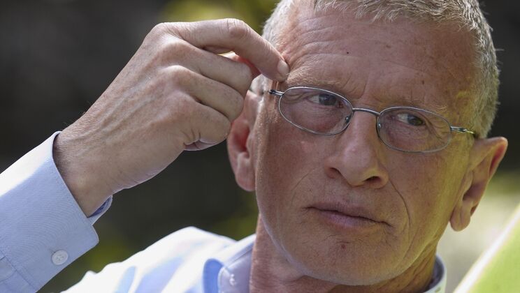 [Oldje] - Sexy Skinny Brunette in a Bikini