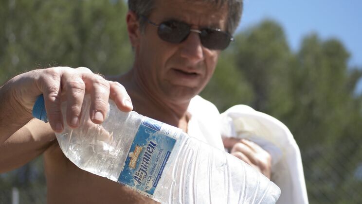 [Oldje] - Parched Brunette Wants It