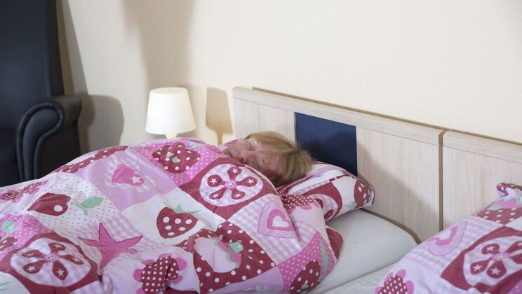 [Oldje] - Young Freya Dee Seduces Older Felix