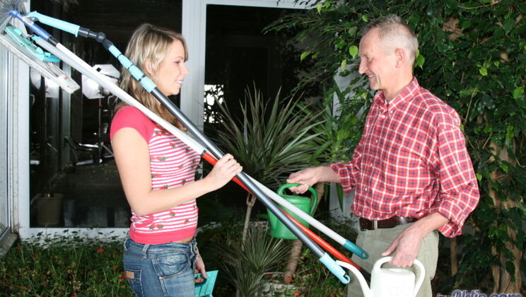 [Oldje] - Alica's Outdoor Escort Service for Seniors