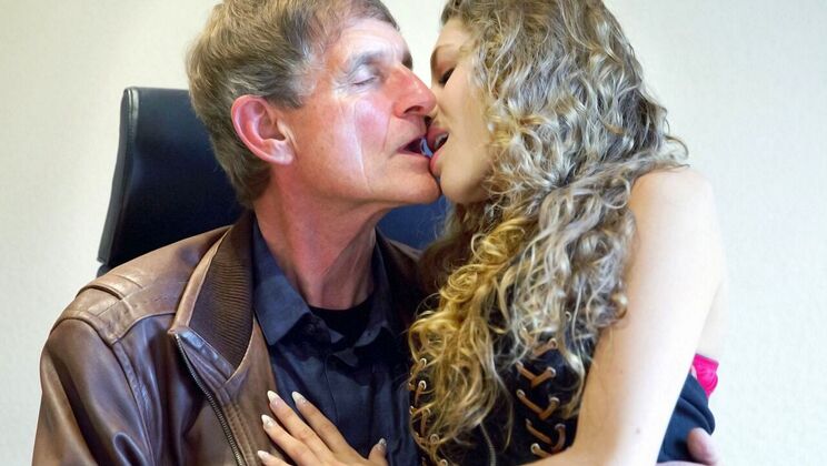 [Oldje] - Kinky Rebel Lynn's Cumshot