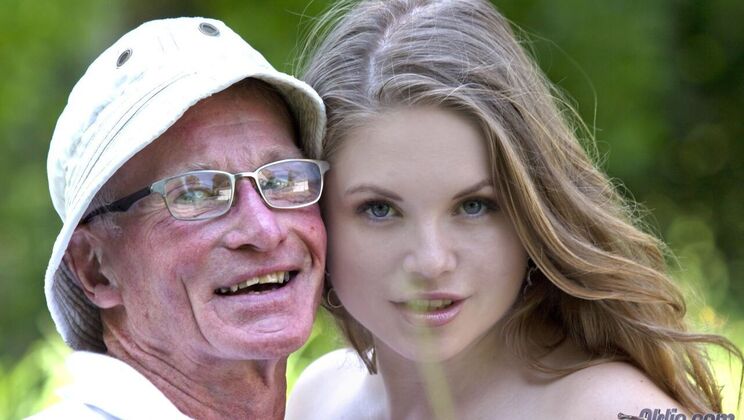 [Oldje] - Young and Wild Outdoor Escapade