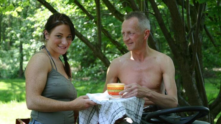 [Oldje] - Swallowing the Older Man - Doug - Patty