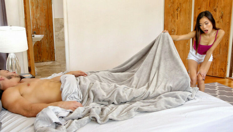 [SpyFam] - Asian Stepsis Convinces Stepbro To Give In - Vina Sky