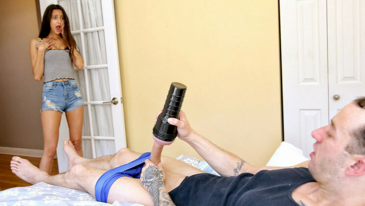 [SpyFam] - Horny Eliza Ibarra Sucks Stepbrother