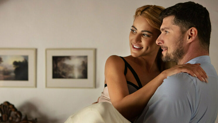 [SexArt] - Cherry Kiss Shows Off Her Trimmed Pussy