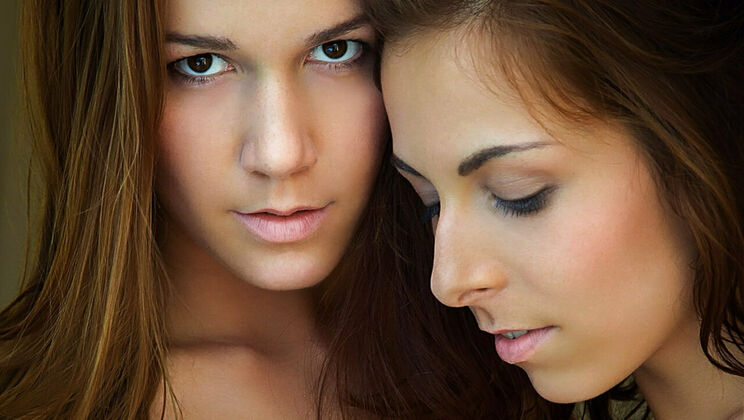 Blonde Meets Brunette: Lesbian Fun