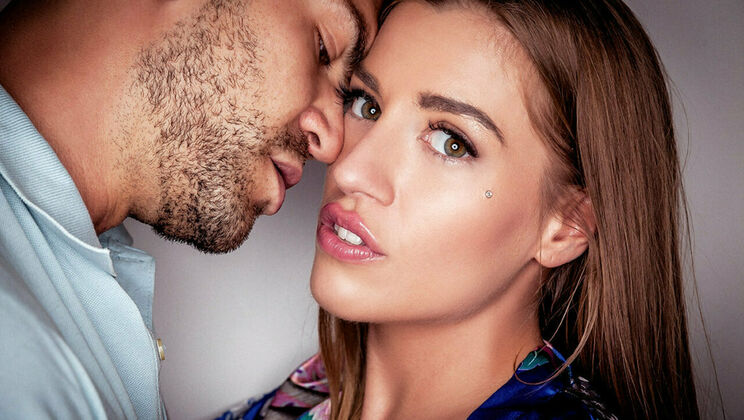 [SexArt] -  Close-Up Action with Beautiful Brunette  - Juan Lucho - Silvia Dellai