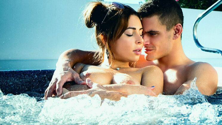 [SexArt] - Natural Beauty Gets Down in the Tub