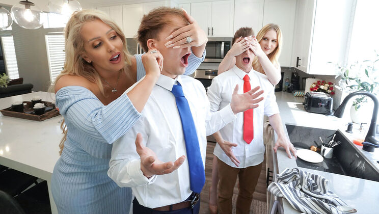 [MomSwap] - House of Hardcore: Blonde Edition