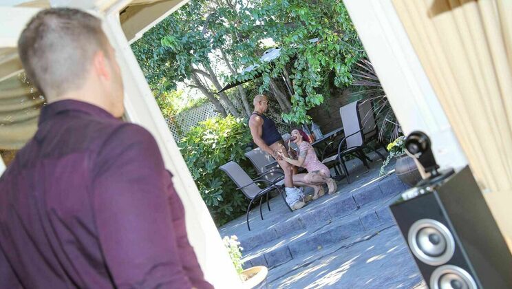 Facial Frenzy with Anna Bell Peaks