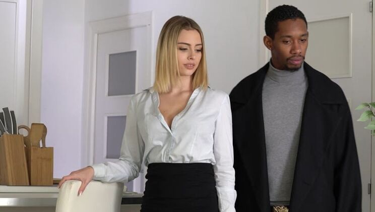 Natural Tits Lya Missy in Gaping Hardcore