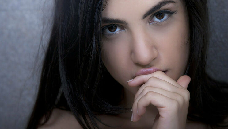 [SexArt] - Shaved and Tattooed Italian Beauty Stripteases - Luna