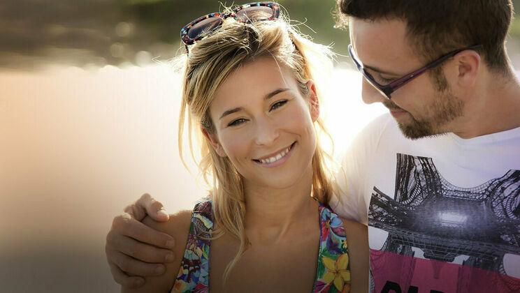 [SexArt] - French Kissing on the Beach with Glasses On - Lola Reve - Franck Franco