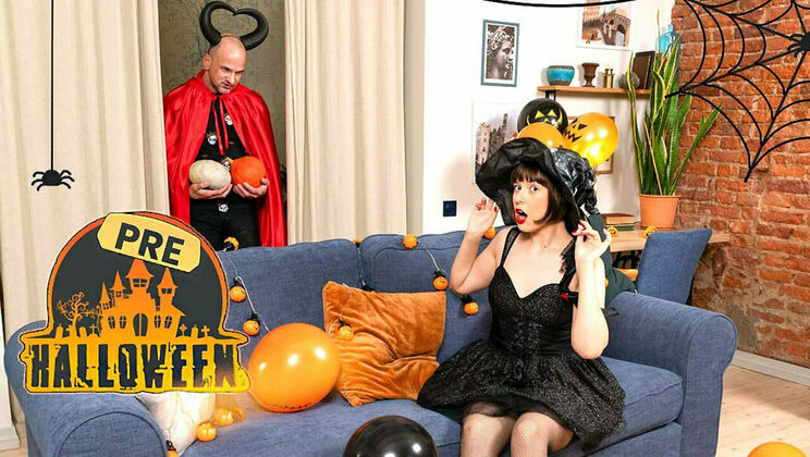 Teen Babe Halloween Cumshot