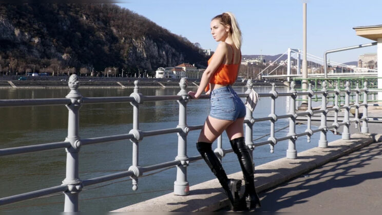 [ScenesXXXX] - Young Dee Vine Striptease and Cumshot - Dee Vine