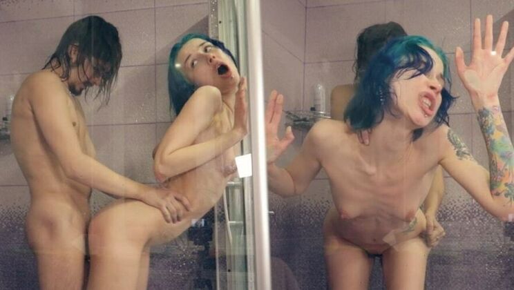 Petite Laruna in Hardcore Throat Action