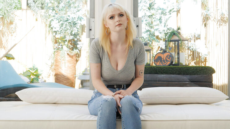 [CastingCouchHD] - Sexy Carrie Tries Out - Carrie