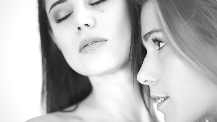 [SuperPrivateX] - Cum Swapping in Reverse Cowgirl Positions