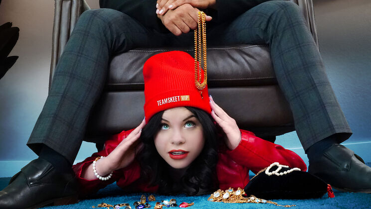 Jaxson Briggs Fills Lola’s Tight Hole with His Huge Black Cock