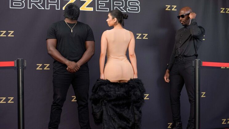 [Brazzers] - Violet Myers' Bubble Butt Takes a Big Cock in Her Asshole - Violet Myers - Mannie Coco