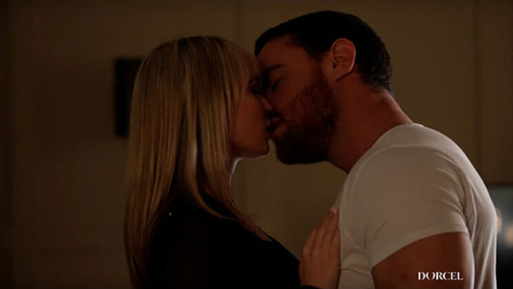 Hairy Wife in Lingerie - Candaulism Desire