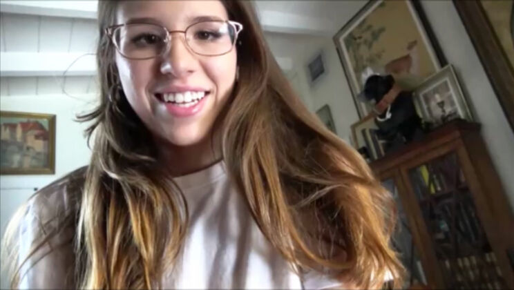 Blowjob and Cuddles with Isabel Moon