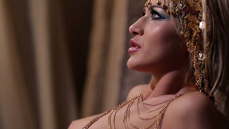 Brown Eyed Beauty Commands Pussy Licking