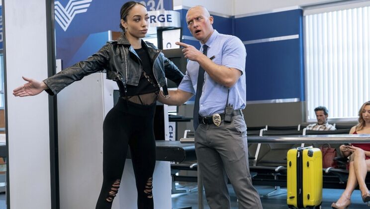 [DigitalPlayground] - Trimmed pussy gets licked then fucked doggystyle creampie - Zac Wild - Alexis Tae