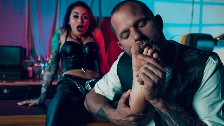 [DigitalPlayground] - Monique Alexander Bar Blowjob Leads To Pussy Licking - Monique Alexander - Scott Nails