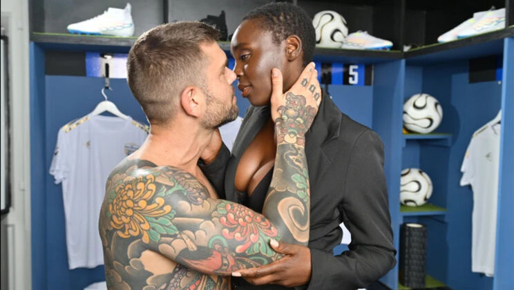 Offside hookup turns to condom love