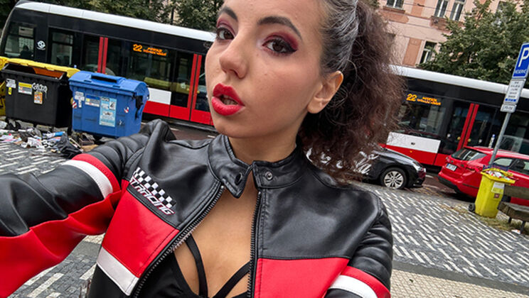 Czech Brunette Mini Mitzi Blowjob and Hardcore