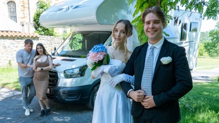 Polly Young Outdoor Fuck With Stranger Before Wedding