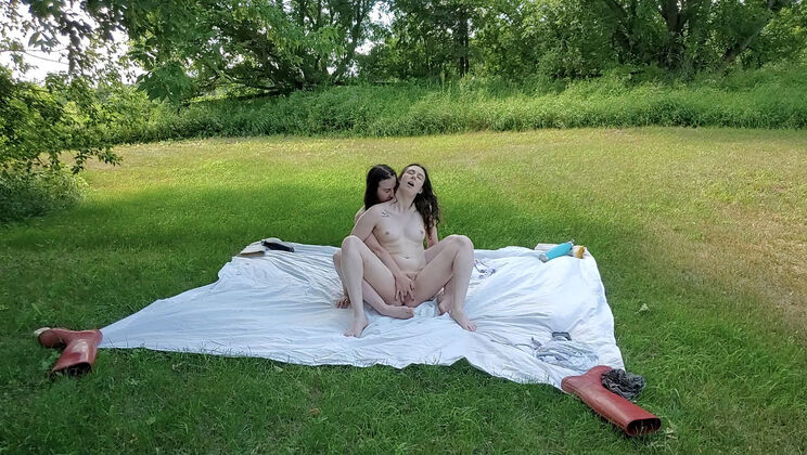 Daisy And Peach Lick Pussy Outdoors After Country Move