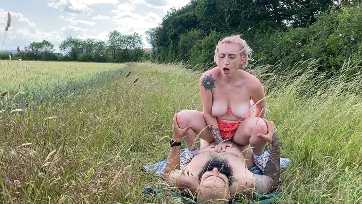 Bonnie & Tommy Give the Best Handjob Ever