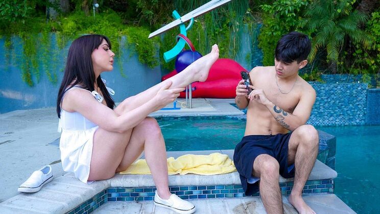C'mon... It's Only Feet Pics!?!? Whitney Wright Fucks Blake Bullet HD