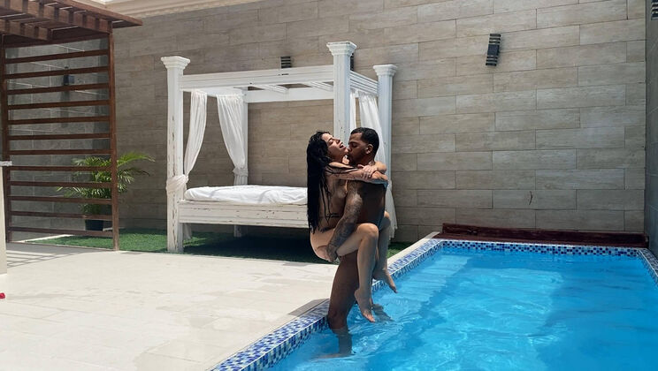 Poolside Passion: Carel & Ria
