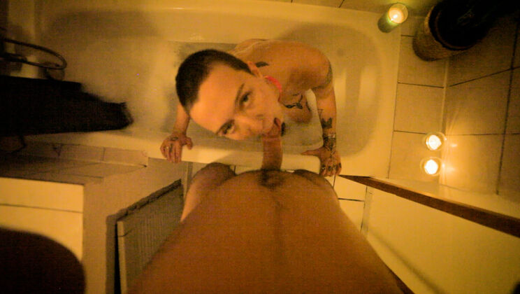 Hot Bath Fun with Dino and Lulu