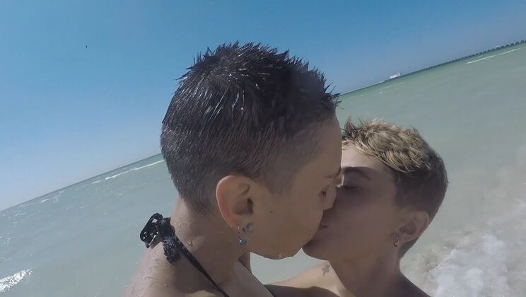 Renata & Emi: Shower, Pool, and Bathroom Vlog
