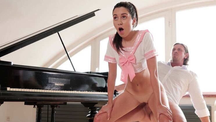 Stuck Maid Blowjob and Facial
